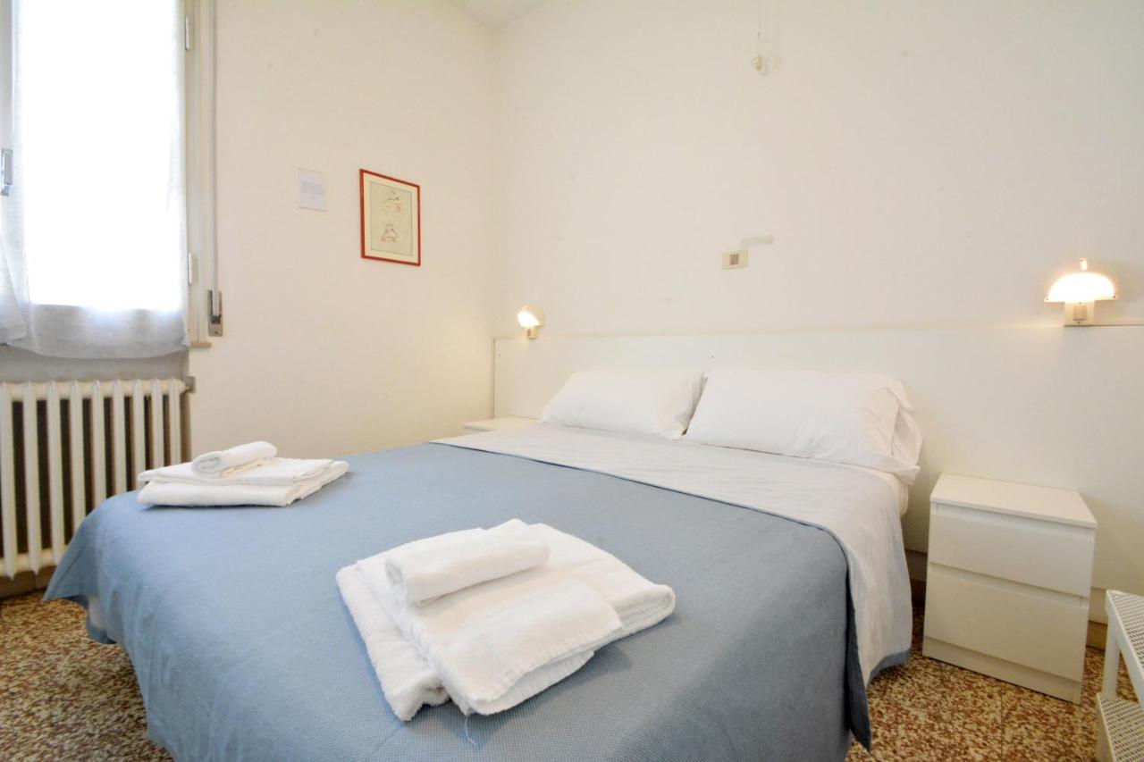 Hotel Maddalena Marina di Ravenna Værelse billede