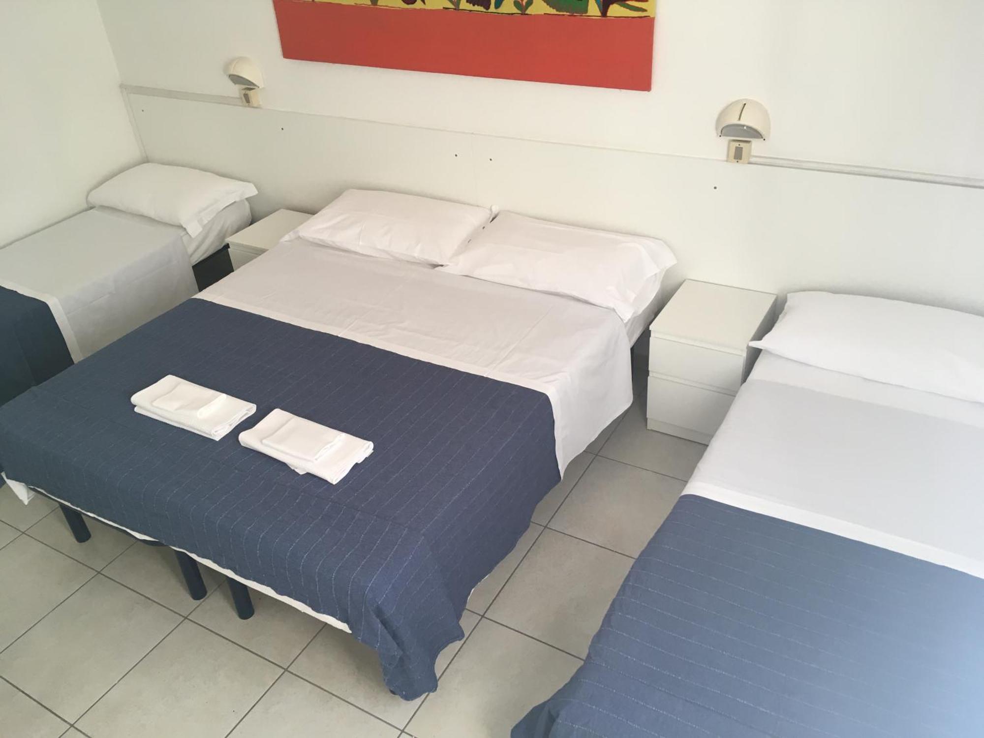 Hotel Maddalena Marina di Ravenna Værelse billede