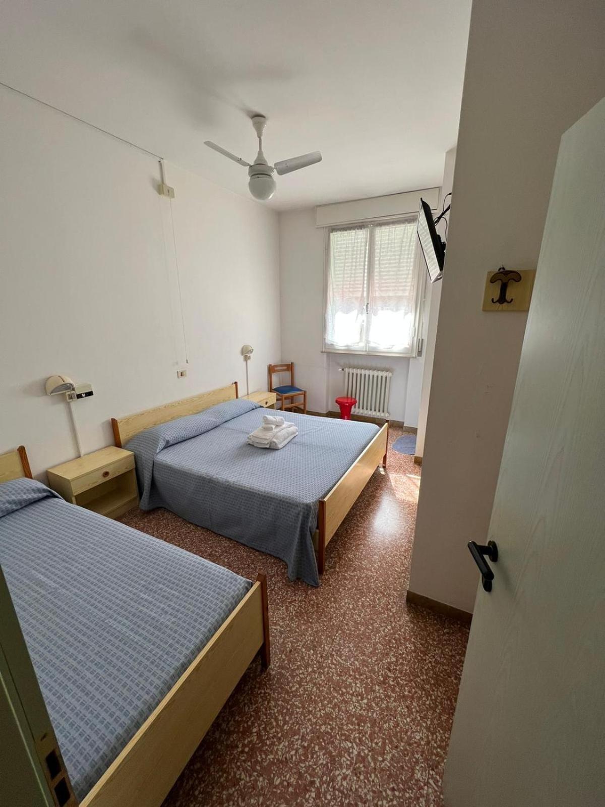 Hotel Maddalena Marina di Ravenna Værelse billede